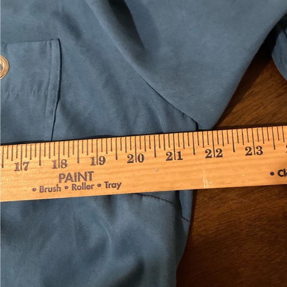 Ladies Size XL Dress Barn Teal Button Down Long Sleeve W/Detail Circles - Picture 11 of 14